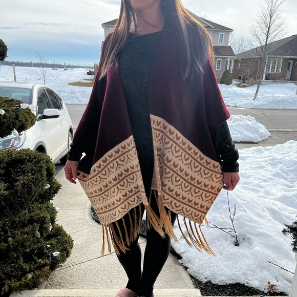 Like new medium women’s Shaw sweater - Picture 3 of 5